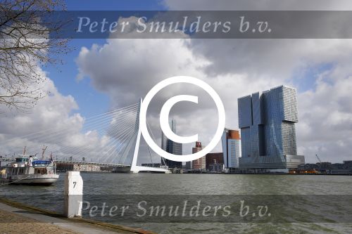 Rotterdam 1 maart 2015
Madonna en vriend Timo Scheffers hebben een penthouse gekocht in het nieuwe gebouw de Rotterdam naast Hotel New York in . Madonna wil vanaf hier met haar prive vliegtuig haar tour gaan maken. Het Penthouse is 750m2 met een dakterras van 70m2
