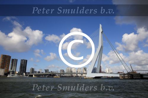 Rotterdam 1 maart 2015
Madonna en vriend Timo Scheffers hebben een penthouse gekocht in het nieuwe gebouw de Rotterdam naast Hotel New York in . Madonna wil vanaf hier met haar prive vliegtuig haar tour gaan maken. Het Penthouse is 750m2 met een dakterras van 70m2