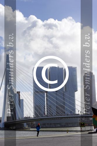 Rotterdam 1 maart 2015
Madonna en vriend Timo Scheffers hebben een penthouse gekocht in het nieuwe gebouw de Rotterdam naast Hotel New York in . Madonna wil vanaf hier met haar prive vliegtuig haar tour gaan maken. Het Penthouse is 750m2 met een dakterras van 70m2