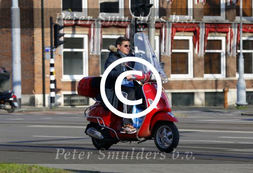 Amsterdam 13 februari 2015
Martijn Krabbe op zijn rode vespa scooter