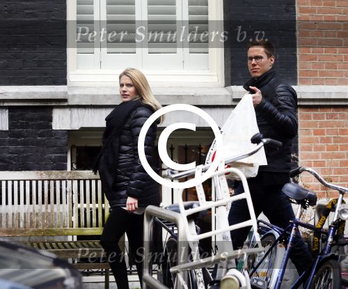 Amsterdam 17 februari 2015
Niklas Moisander met zijn zwangere vrouw/vriendin in amsterdam zuid.