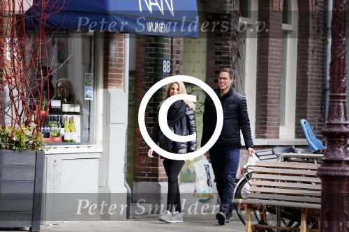 Amsterdam 17 februari 2015
Niklas Moisander met zijn zwangere vrouw/vriendin in amsterdam zuid.