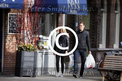 Amsterdam 17 februari 2015
Niklas Moisander met zijn zwangere vrouw/vriendin in amsterdam zuid.