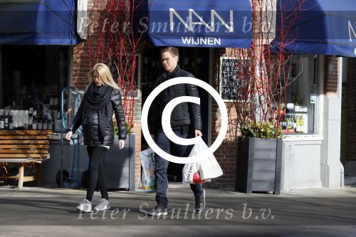 Amsterdam 17 februari 2015
Niklas Moisander met zijn zwangere vrouw/vriendin in amsterdam zuid.