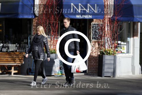 Amsterdam 17 februari 2015
Niklas Moisander met zijn zwangere vrouw/vriendin in amsterdam zuid.