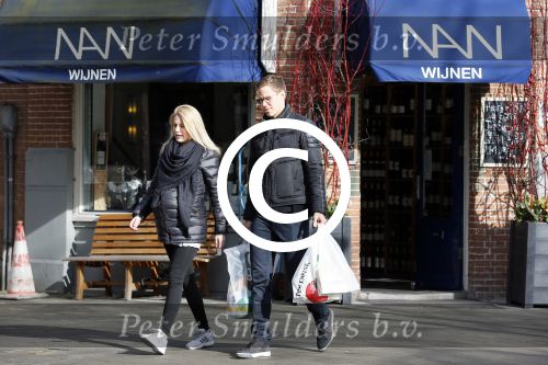 Amsterdam 17 februari 2015
Niklas Moisander met zijn zwangere vrouw/vriendin in amsterdam zuid.
