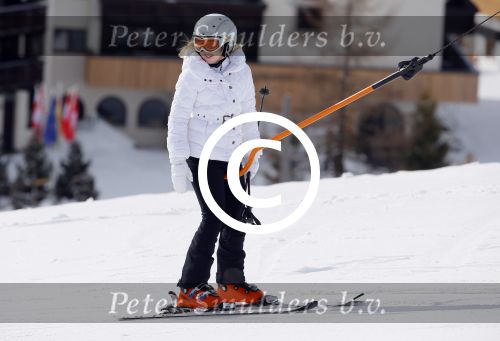 Lech, 23 Februari 2015
Jaarlijkse fotoshoot koninklijke Familie in Lech met Koning willem Alexander, Koningin Maxima, Prinses Beatrix,Prinses Amalia, Prinses Alexia en Prinses Ariane