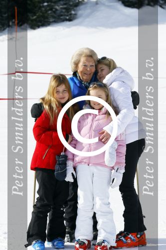 Lech, 23 Februari 2015
Jaarlijkse fotoshoot koninklijke Familie in Lech met Koning willem Alexander, Koningin Maxima, Prinses Beatrix,Prinses Amalia, Prinses Alexia en Prinses Ariane
