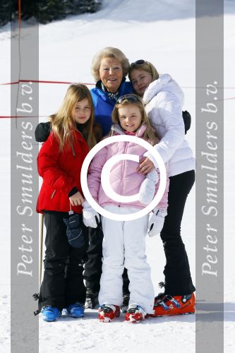 Lech, 23 Februari 2015
Jaarlijkse fotoshoot koninklijke Familie in Lech met Koning willem Alexander, Koningin Maxima, Prinses Beatrix,Prinses Amalia, Prinses Alexia en Prinses Ariane