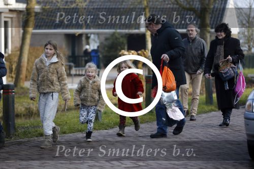 Uitdam Zuiderwoude Amsterdam 19 februari 2015
De ouders van katja Schuurman halen Sammie van School en Thijs heeft een nieuw appartement in Amsterdam.