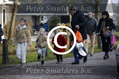 Uitdam Zuiderwoude Amsterdam 19 februari 2015
De ouders van katja Schuurman halen Sammie van School en Thijs heeft een nieuw appartement in Amsterdam.
