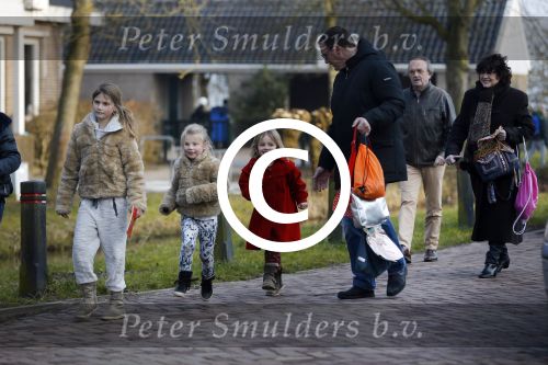 Uitdam Zuiderwoude Amsterdam 19 februari 2015
De ouders van katja Schuurman halen Sammie van School en Thijs heeft een nieuw appartement in Amsterdam.