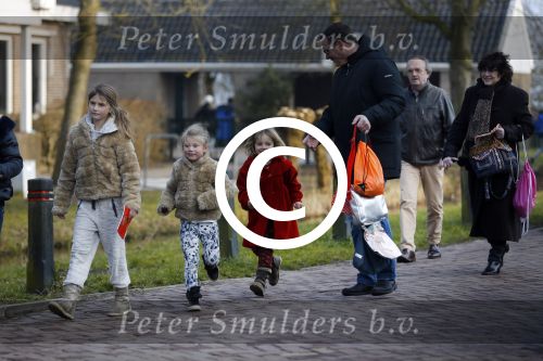 Uitdam Zuiderwoude Amsterdam 19 februari 2015
De ouders van katja Schuurman halen Sammie van School en Thijs heeft een nieuw appartement in Amsterdam.