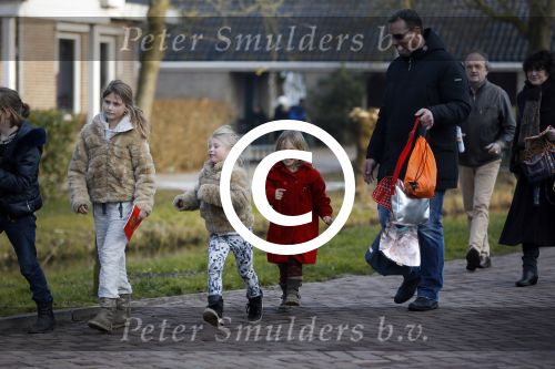 Uitdam Zuiderwoude Amsterdam 19 februari 2015
De ouders van katja Schuurman halen Sammie van School en Thijs heeft een nieuw appartement in Amsterdam.