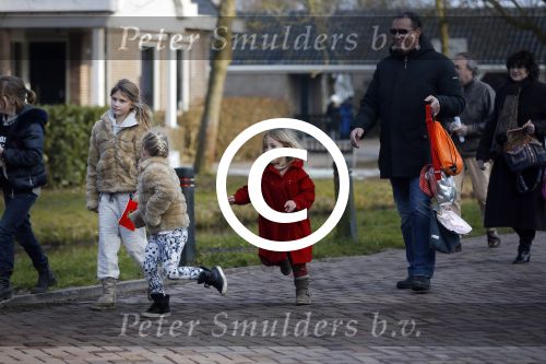 Uitdam Zuiderwoude Amsterdam 19 februari 2015
De ouders van katja Schuurman halen Sammie van School en Thijs heeft een nieuw appartement in Amsterdam.