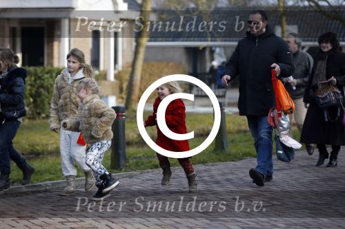 Uitdam Zuiderwoude Amsterdam 19 februari 2015
De ouders van katja Schuurman halen Sammie van School en Thijs heeft een nieuw appartement in Amsterdam.