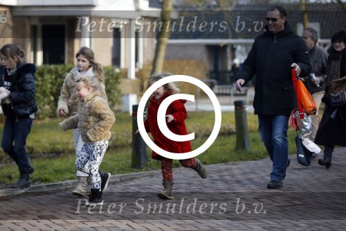 Uitdam Zuiderwoude Amsterdam 19 februari 2015
De ouders van katja Schuurman halen Sammie van School en Thijs heeft een nieuw appartement in Amsterdam.