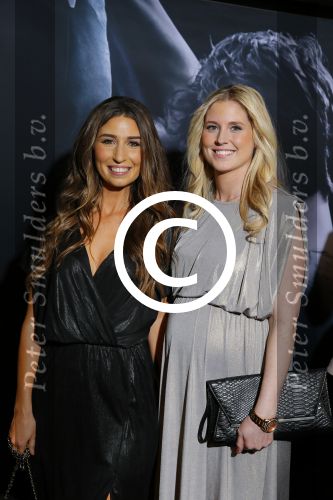 Amsterdam 11 februari 2015
Premiere fifty shades of grey in tuschinski.
Xelly Cabau v Kasbergen met haar schoonzus