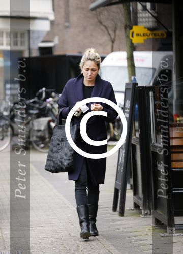Amsterdam 2 maart 2015
Zangeres Dominique v Hulst op de cornelis schuytstraat