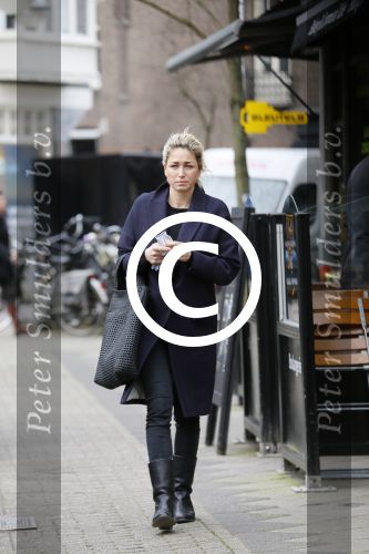 Amsterdam 2 maart 2015
Zangeres Dominique v Hulst op de cornelis schuytstraat