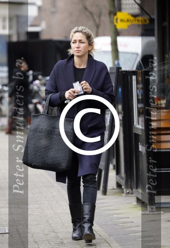 Amsterdam 2 maart 2015
Zangeres Dominique v Hulst op de cornelis schuytstraat