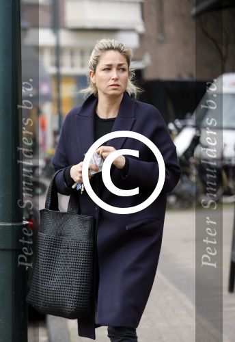 Amsterdam 2 maart 2015
Zangeres Dominique v Hulst op de cornelis schuytstraat