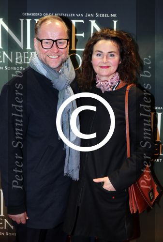 Amsterdam 22 februari 2016
Premiere Knielen op een Bed Violen in Tuschinski , Noortje Herlaar en partner Barry Atsma spelen de hoofdrol.