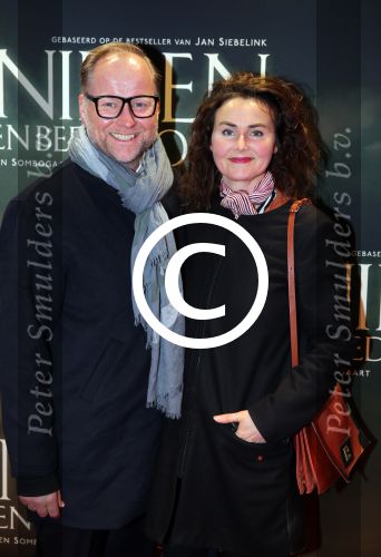 Amsterdam 22 februari 2016
Premiere Knielen op een Bed Violen in Tuschinski , Noortje Herlaar en partner Barry Atsma spelen de hoofdrol.
