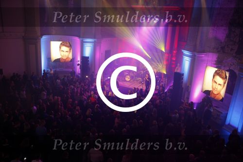 Amsterdam 10 maart 2016 
Concert en cd presenattie van Andre Hazes jr in de duif. Johnny de Mol reikt de eerste cd uit.