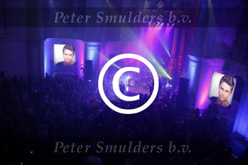 Amsterdam 10 maart 2016 
Concert en cd presenattie van Andre Hazes jr in de duif. Johnny de Mol reikt de eerste cd uit.