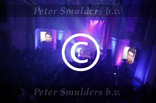 Amsterdam 10 maart 2016 
Concert en cd presenattie van Andre Hazes jr in de duif. Johnny de Mol reikt de eerste cd uit.