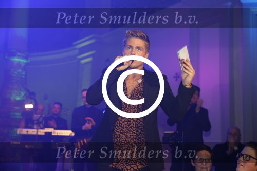 Amsterdam 10 maart 2016 
Concert en cd presenattie van Andre Hazes jr in de duif. Johnny de Mol reikt de eerste cd uit.