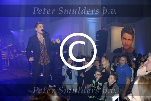 Amsterdam 10 maart 2016 
Concert en cd presenattie van Andre Hazes jr in de duif. Johnny de Mol reikt de eerste cd uit.