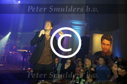 Amsterdam 10 maart 2016 
Concert en cd presenattie van Andre Hazes jr in de duif. Johnny de Mol reikt de eerste cd uit.