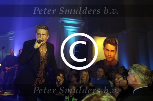 Amsterdam 10 maart 2016 
Concert en cd presenattie van Andre Hazes jr in de duif. Johnny de Mol reikt de eerste cd uit.