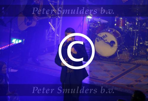Amsterdam 10 maart 2016 
Concert en cd presenattie van Andre Hazes jr in de duif. Johnny de Mol reikt de eerste cd uit.