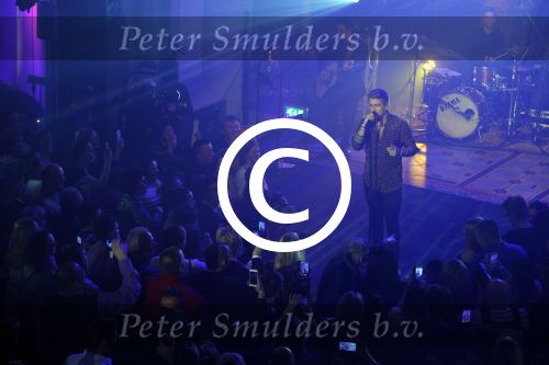 Amsterdam 10 maart 2016 
Concert en cd presenattie van Andre Hazes jr in de duif. Johnny de Mol reikt de eerste cd uit.