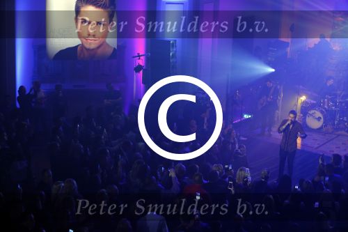 Amsterdam 10 maart 2016 
Concert en cd presenattie van Andre Hazes jr in de duif. Johnny de Mol reikt de eerste cd uit.