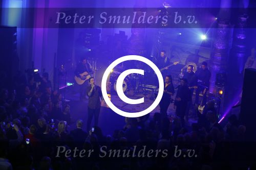 Amsterdam 10 maart 2016 
Concert en cd presenattie van Andre Hazes jr in de duif. Johnny de Mol reikt de eerste cd uit.