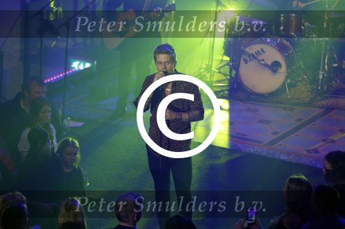 Amsterdam 10 maart 2016 
Concert en cd presenattie van Andre Hazes jr in de duif. Johnny de Mol reikt de eerste cd uit.