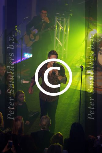 Amsterdam 10 maart 2016 
Concert en cd presenattie van Andre Hazes jr in de duif. Johnny de Mol reikt de eerste cd uit.