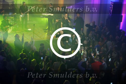 Amsterdam 10 maart 2016 
Concert en cd presenattie van Andre Hazes jr in de duif. Johnny de Mol reikt de eerste cd uit.