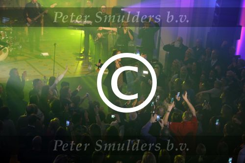 Amsterdam 10 maart 2016 
Concert en cd presenattie van Andre Hazes jr in de duif. Johnny de Mol reikt de eerste cd uit.