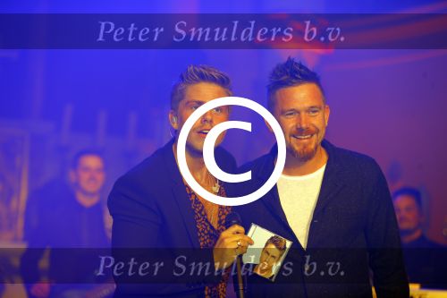 Amsterdam 10 maart 2016 
Concert en cd presenattie van Andre Hazes jr in de duif. Johnny de Mol reikt de eerste cd uit.
