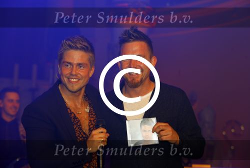 Amsterdam 10 maart 2016 
Concert en cd presenattie van Andre Hazes jr in de duif. Johnny de Mol reikt de eerste cd uit.