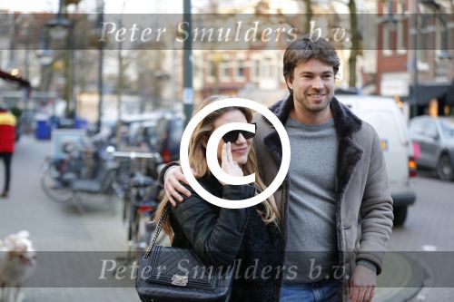 Amsterdam 12 februari 2016
Rick Brandsteder met (zijn) vriendin Anna Sophia v Zweden de ochter van Jaap v Zweden op terras en omarmd op straat