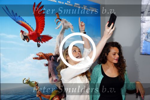 Amsterdam 14 februari 2016
Premiere Robinson Crusoe in pathe arena.
Pip Pellens met Anna Speller en vriend