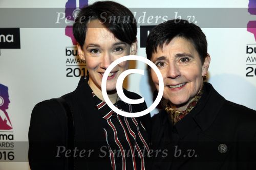 Hilversum 15 februari 2016
Buma awards in studio 21 op het mediapark. Anne v Veen met partner Han