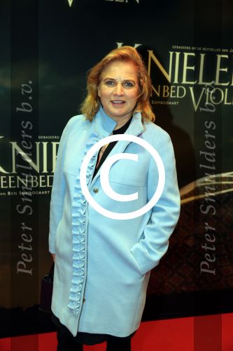 Amsterdam 22 februari 2016
Premiere Knielen op een Bed Violen in Tuschinski , Noortje Herlaar en partner Barry Atsma spelen de hoofdrol. Anneke Blok