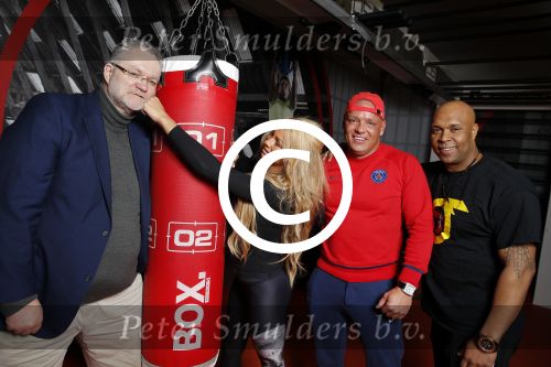 Den Haag 12 februari 2016
Samantha ( Barbie) en haar man Michael v d Plas met hun manager Jake Hampel zijn vrouw en hun PT